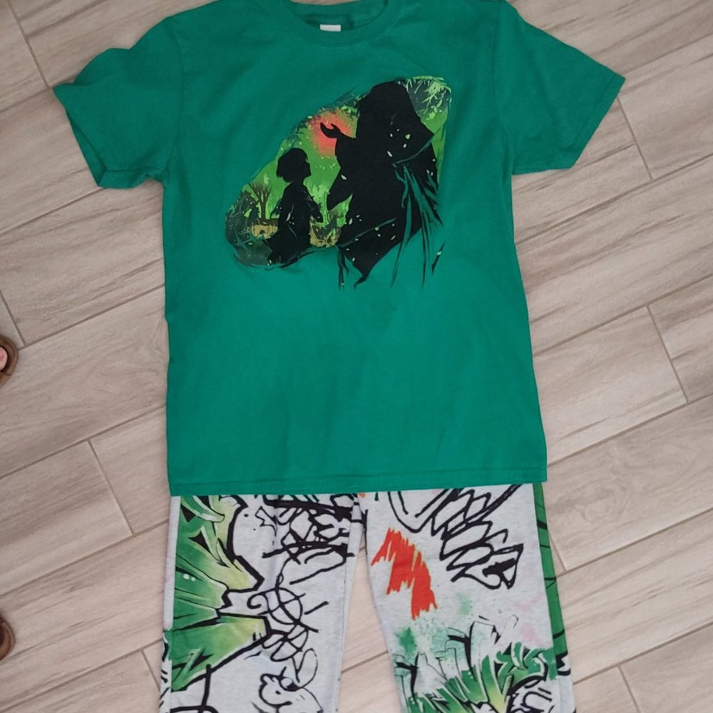 Mix & Match 2pc Knit Graffiti Pant/Graphic T-shirt.    Size M/L